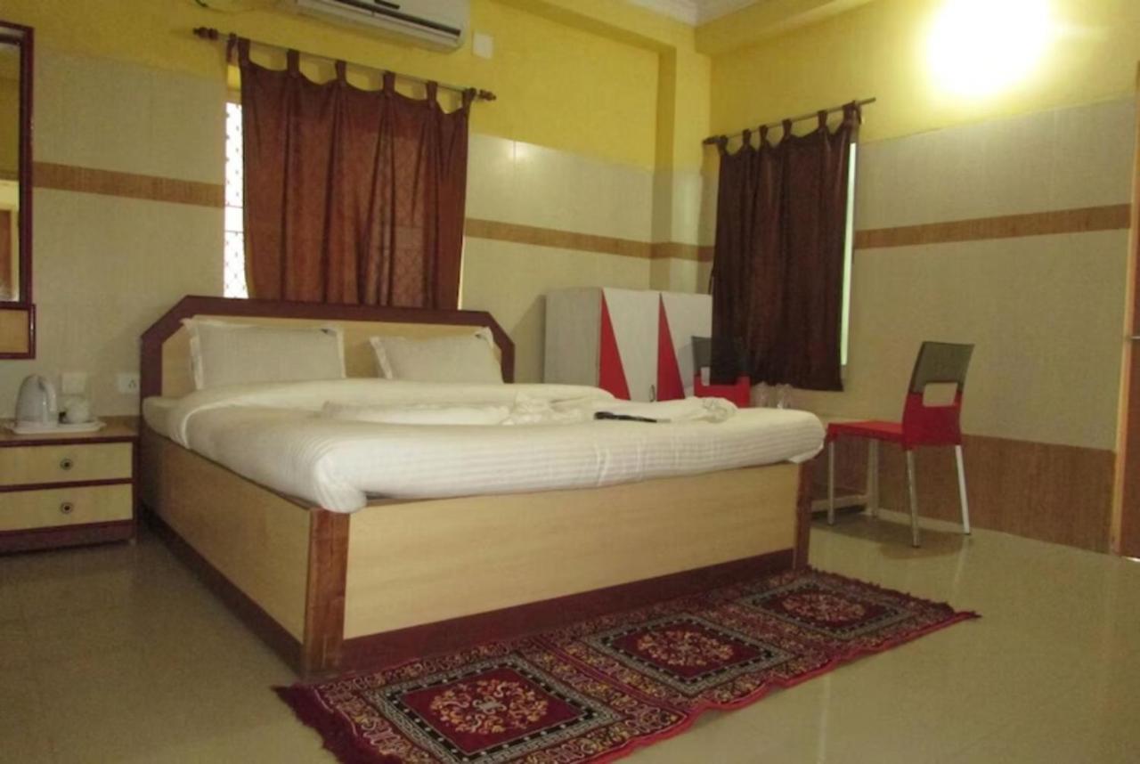 Goroomgo Star Inn Sea View Puri Esterno foto